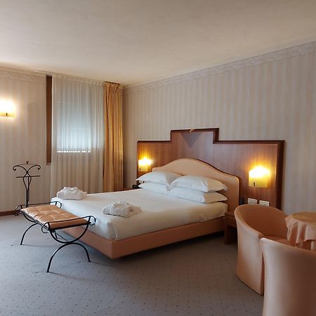 Phi Hotel Astoria Susegana Exteriör bild