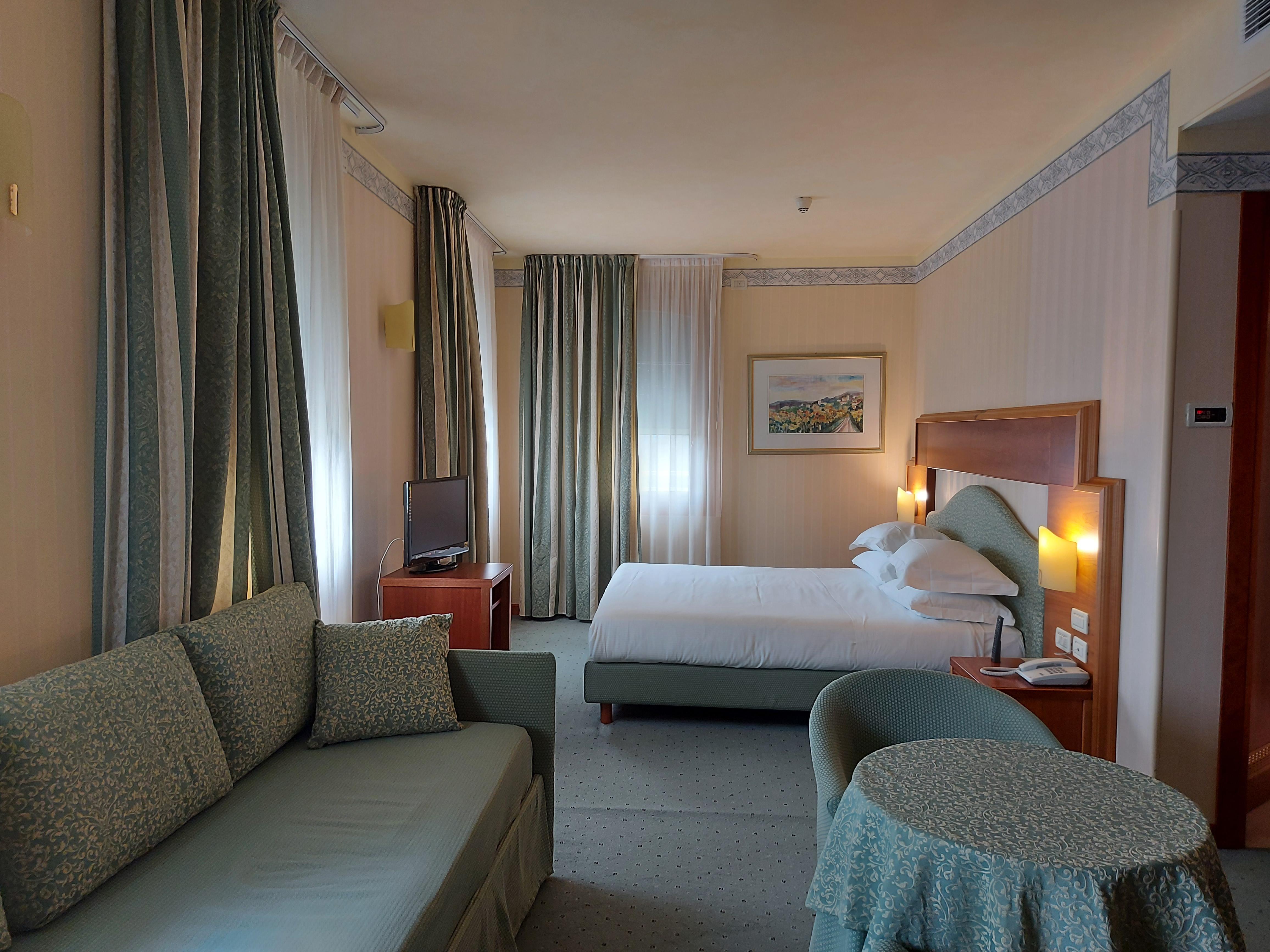 Phi Hotel Astoria Susegana Exteriör bild
