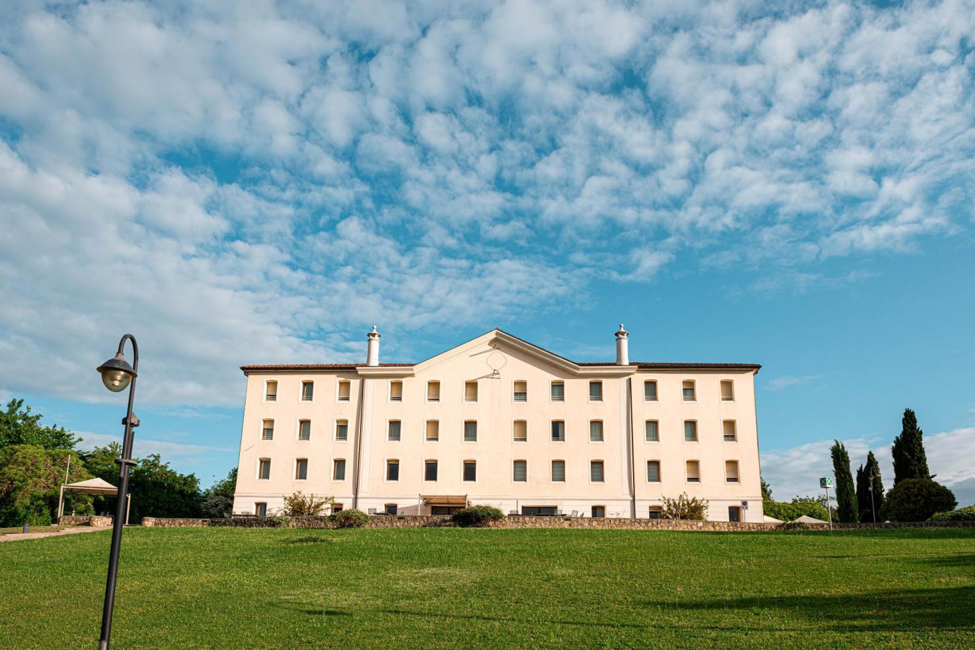 Phi Hotel Astoria Susegana Exteriör bild